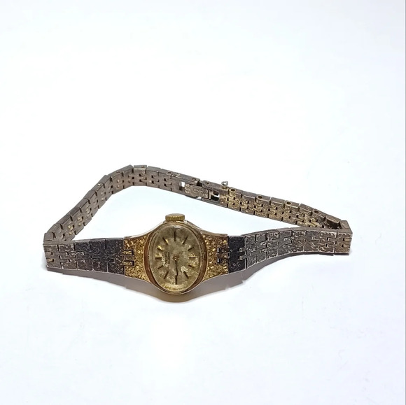 Vintage Seiko Watch Women Gold Tone Oval Dial Safety Chain New Battery watch is - Picture 1 of 6